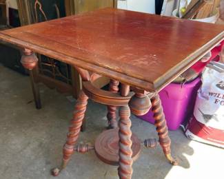 196 victorianeastlakesquareparlortableb