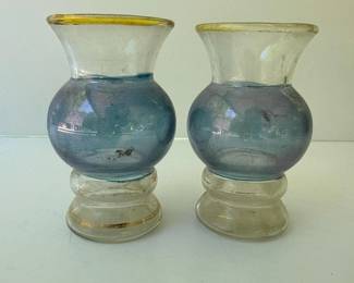 079 pairofblueiridescentglassvases
