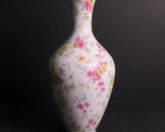 104 floraldesignwithgoldtrimporcelainv