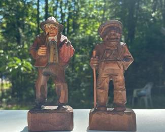 130 twovintagehandcarvedwoodenalpinefo