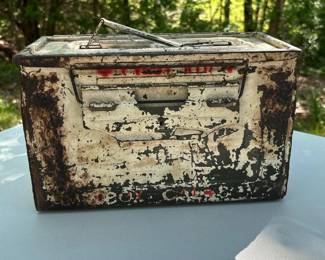 034 vintagemilitaryfirstaidmetalbox