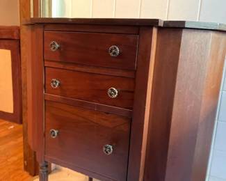 183 vintagemarthawashingtonwoodensewing