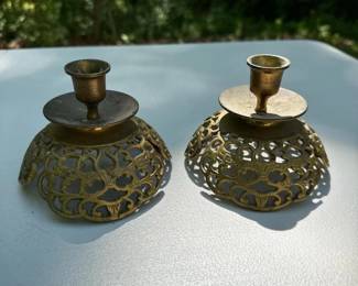 062 pairofvintagebrassfiligreecandleho