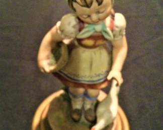 Vintage Schmid Kerchief Farm Girl Chicken MusicBox  "Hi Lilli Hi Lo"