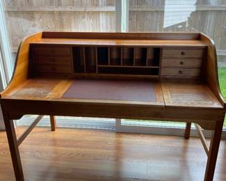 Cubby desk