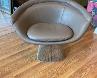 ! of 4 Knoll gray leather loungr chairs