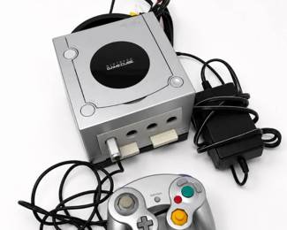 56 NintendoGameCubeConsoleSilverBundlewController