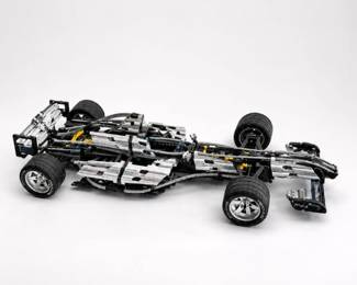 165 LEGOTechnicFormulaOneRaceCarModelDisplay