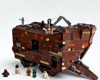 21 LEGOStarWarsSandcrawlerVehicleModelDisplay