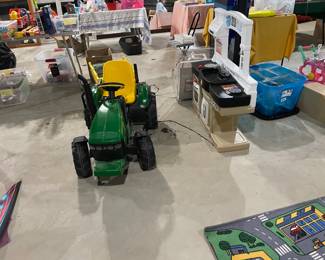 Toy John Deere tractor & trailer, toy kitchen