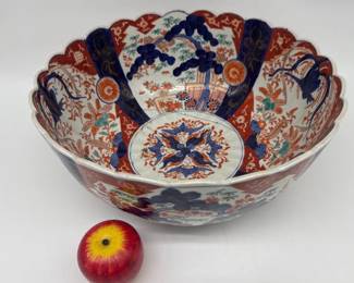 Large Imari centerpiece bowl