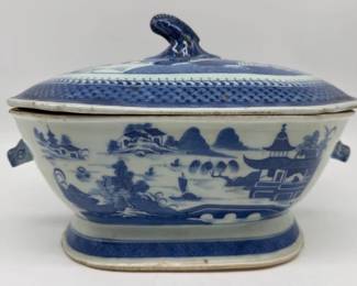 Early Canton soup tureen with old staple repair to top finial
