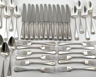 Dutch sterling silver flatware by J.M. Van Kampen and Sons, Voorschoten includes 12 dinner forks (8.25”L, 849g), 12 tablespoons (8.5”L, 862g), 11 knives (with J.A. Henckels blades, 9.5”L).