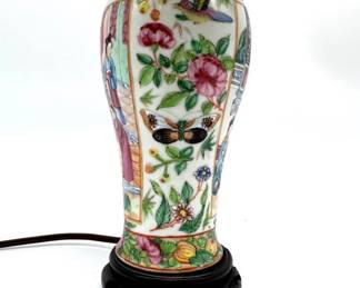 Rose Medallion small desk lamp