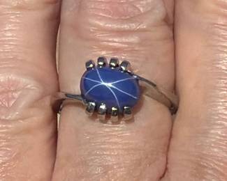14kt white gold Linde star sapphire ring