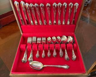 #36 Oneida 71 pieces flatware $100.00
