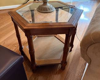 #40 End table 23x24x21 $40.00