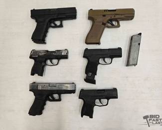 1940 6 Air Soft Pistols and CO2 Cartridge