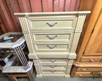 6502 2 Stanley Furniture 3 Drawer Dressers