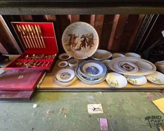 6062 Kitchen Plate and Silverware Set