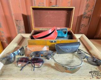 6078 Glasses, Cases and Storage Box
