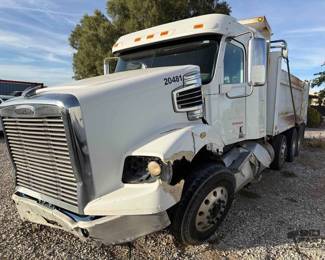 115 2015 Freightliner 122SD