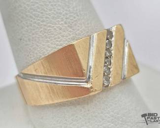 704 14kt Gold Ring with Diamonds, 5.2g