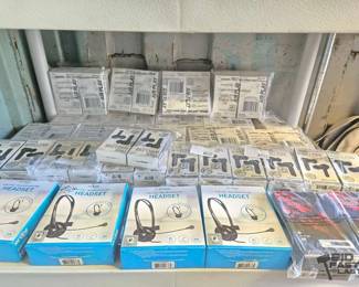 3506 Earbuds and Headphones