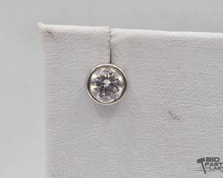 721 1 14kt Whit Gold with Diamond Earring 1.4g