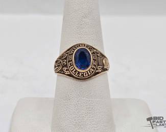 802 10kt Gold Ring with Topaz Stones 6.0g