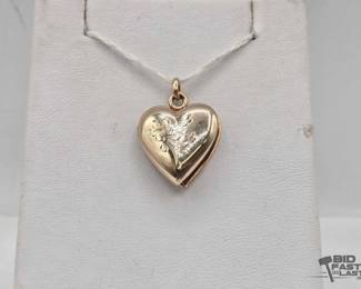 712 14kt Gold Heart Shaped Locket 2.9g