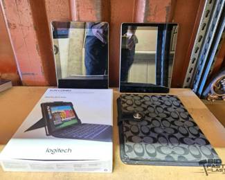 6076 IPads and IPad Cases