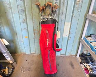 3040 Wilson Golf Bag with Gold Clubs