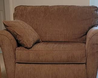 Oversized chair in like new condition
