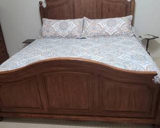 King size bed 