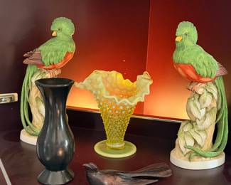Fenton hobnail vase, vintage Lefton Quetzal bird figurines