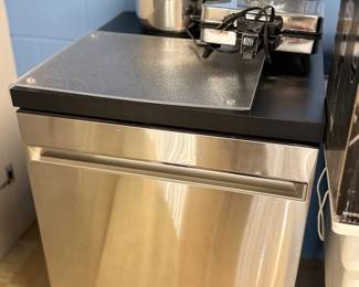 Portable dishwasher