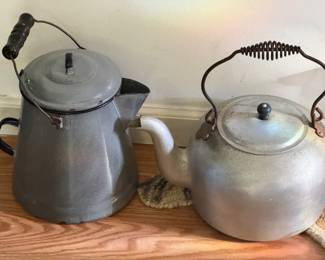(2) Kettles