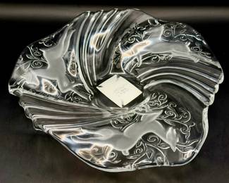 Mikasa Christmas Medley 9-inch bon bon plate