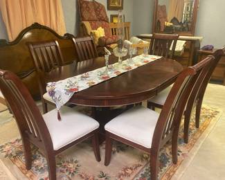 Global Furniture dining table with 1 leaf and 6 chairs 