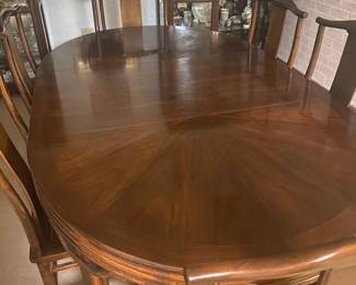 Baker Furniture dining table with 1 leaf in it 