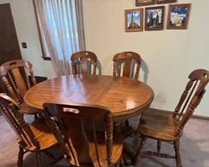 Solid Oak Dining Room Table w/6 Chairs (Picture is shown with leaf)