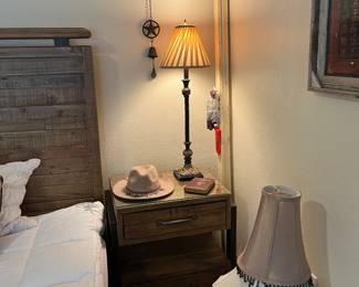 Bedstands in the King set