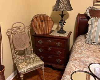 2 nightstands