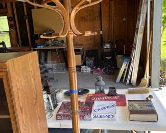 Coat tree
