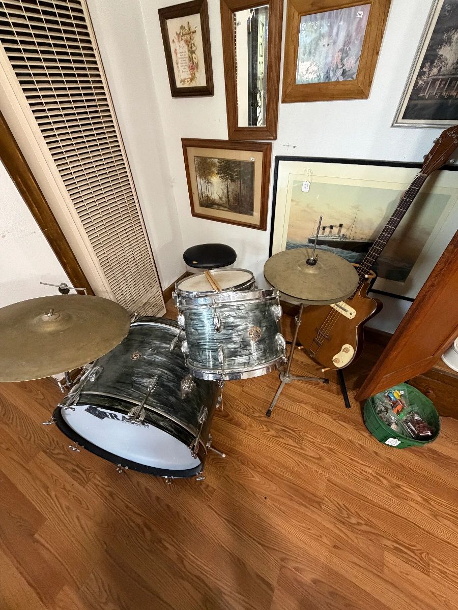 gretsch round badge drums - vintage Kay bass