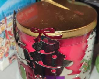 Bath Body Works Winter Village Candle Holder with Red Jar Candle