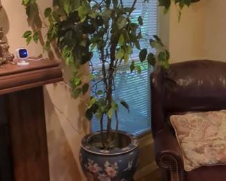Chinese Export Porcelain Planter with Wooden Stand