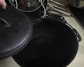 Vintage Wagner Ware Cast Iron Dutch Oven with Lid second image