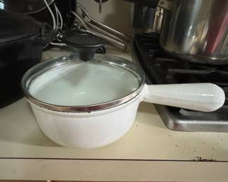 Le Creuset Signature Enameled Cast Iron Round Wide Dutch Oven, . Quart, White